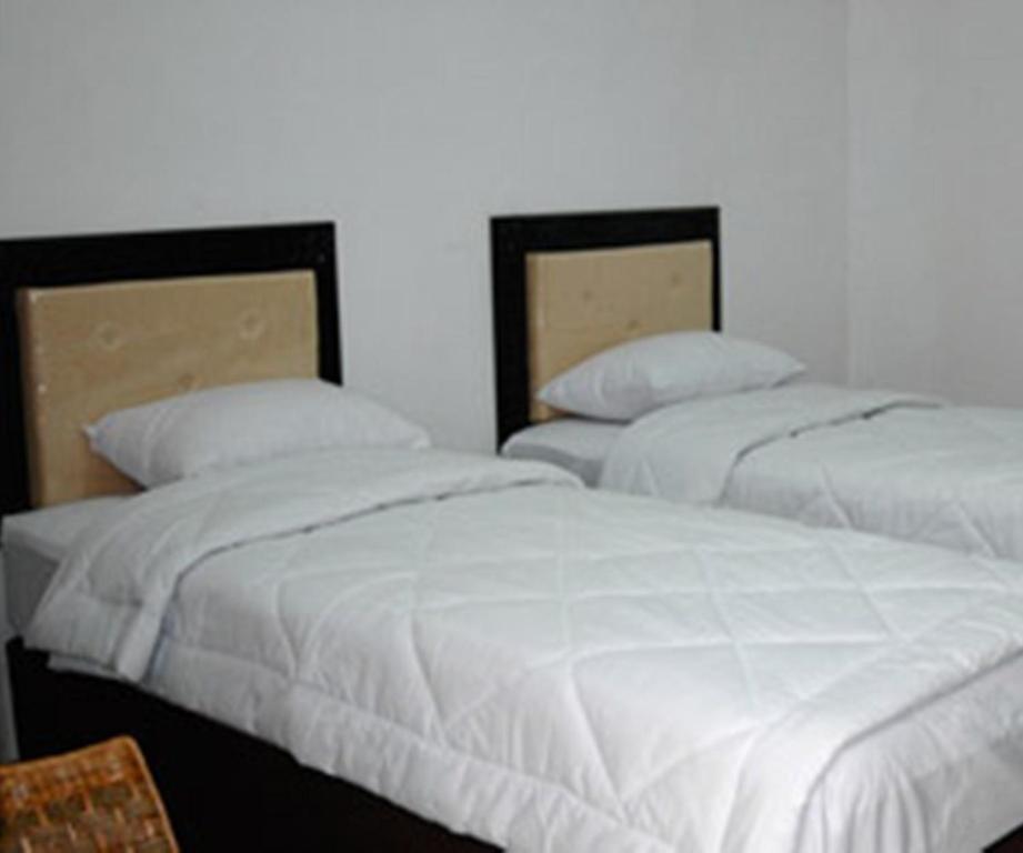 Hotel Sinar Tambolaka Waingapu Номер фото