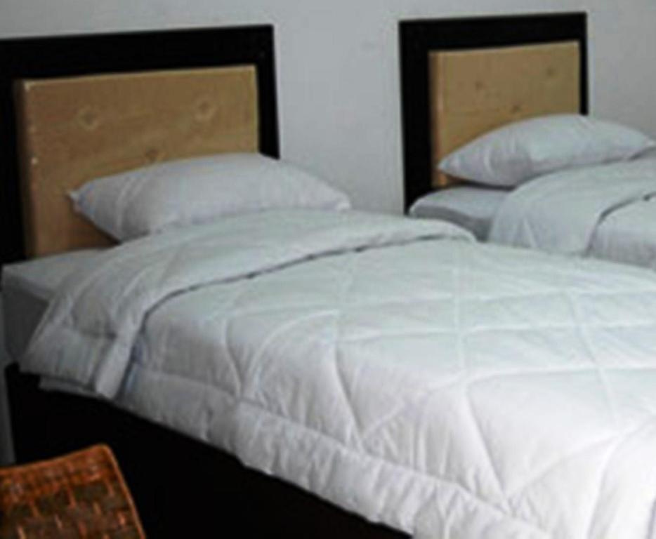 Hotel Sinar Tambolaka Waingapu Номер фото