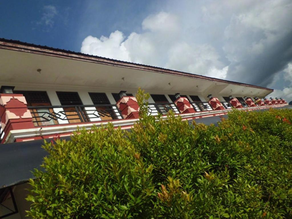 Hotel Sinar Tambolaka Waingapu Екстер'єр фото