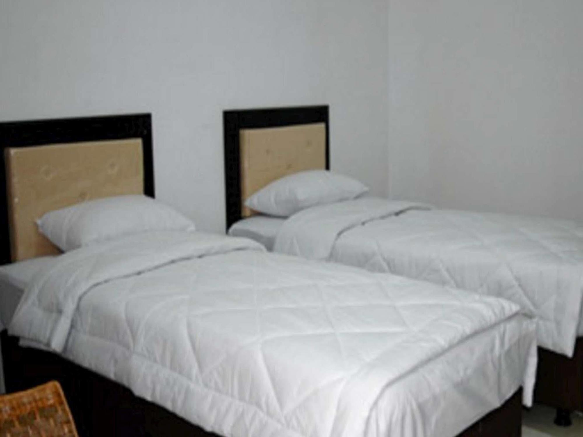 Hotel Sinar Tambolaka Waingapu Екстер'єр фото